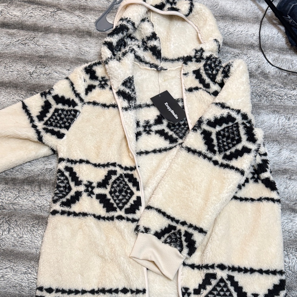 SHEIN Black and Cream Patterned Cardigan